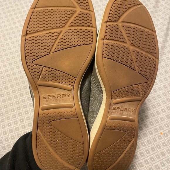 Grey Sperry’s - Picture 4 of 4